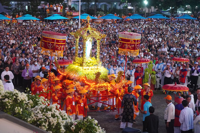 TGP Huế: Rước Kiệu và Thánh Lễ mừng kính Đức Mẹ Hồn Xác Lên Trời dịp hành hương La Vang 2022