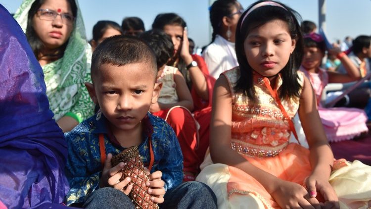 Bangladesh vinh danh một linh mục vì nỗ lực bảo vệ trẻ em