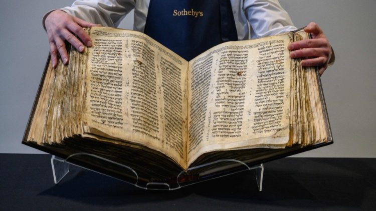 Bản Kinh Thánh tiếng Do Thái gần hoàn chỉnh lâu đời nhất được bán với giá 38,1 triệu đô-la