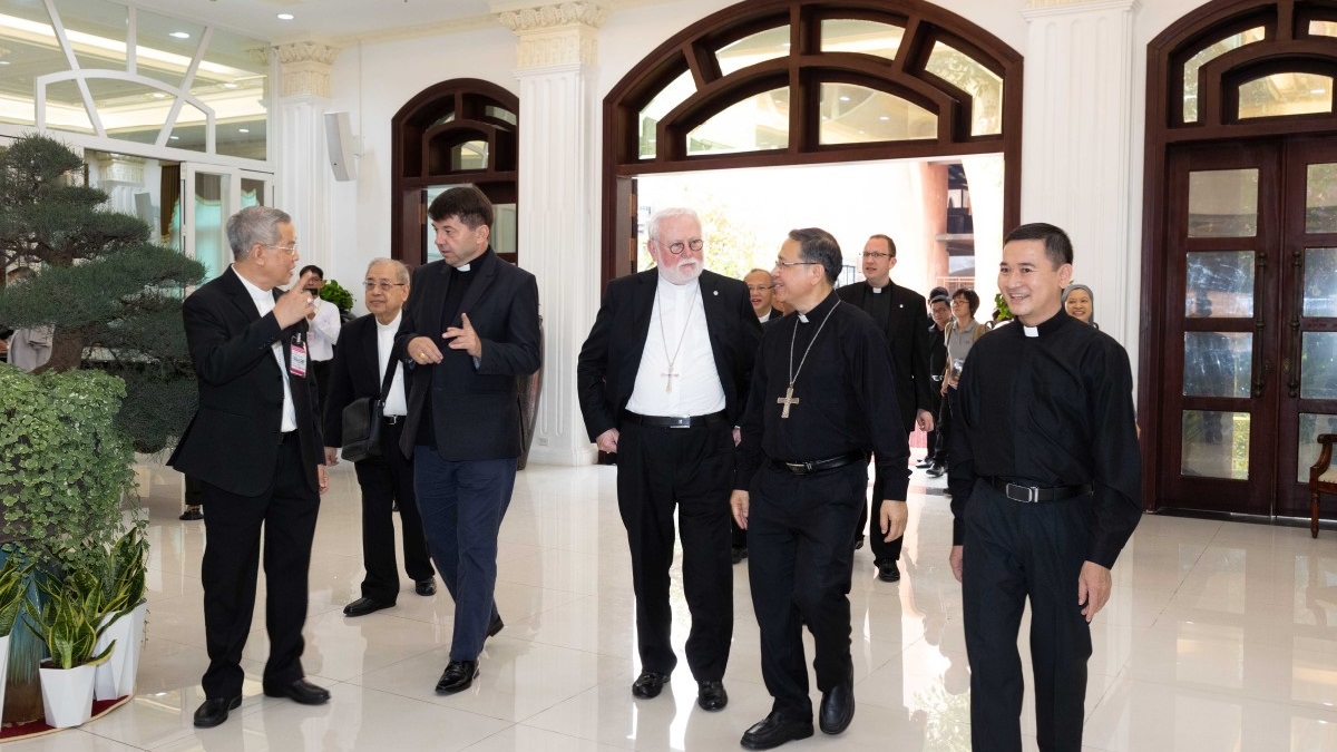 Đức Tổng Giám mục Paul Richard Gallagher, Bộ trưởng Ngoại giao Tòa Thánh, đến Tổng Giáo phận Sài Gòn