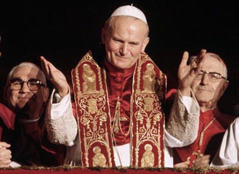 Lời chào và phép lành đầu tiên của Thánh Giáo Hoàng Gioan Phaolô II