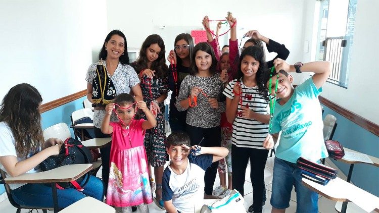 Từ Á châu đến châu Mỹ Latinh, một triệu trẻ em tham gia chiến dịch kinh Mân Côi