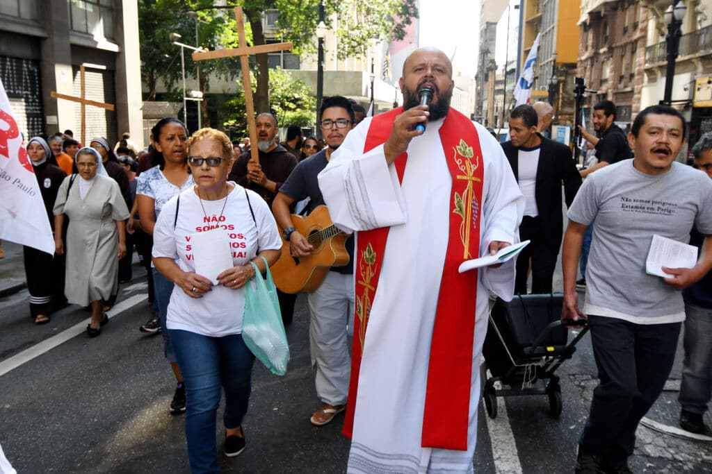 Vị linh mục cho người vô gia cư ở Sao Paulo qua đời vì Covid-19