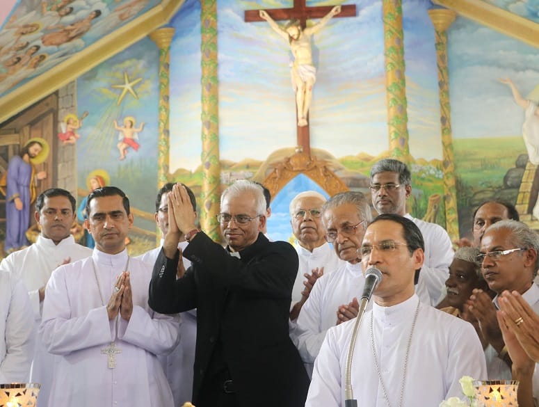 flankedbybishopsfrtomgreetsfaithfulatstmarysbasilica1