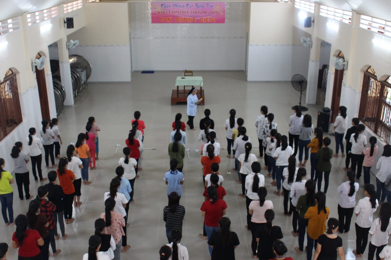 4-di-phu-trach-on-goi-gap-go