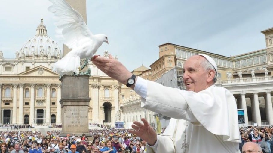 popefranciswithawhitedovesymbolofpeace