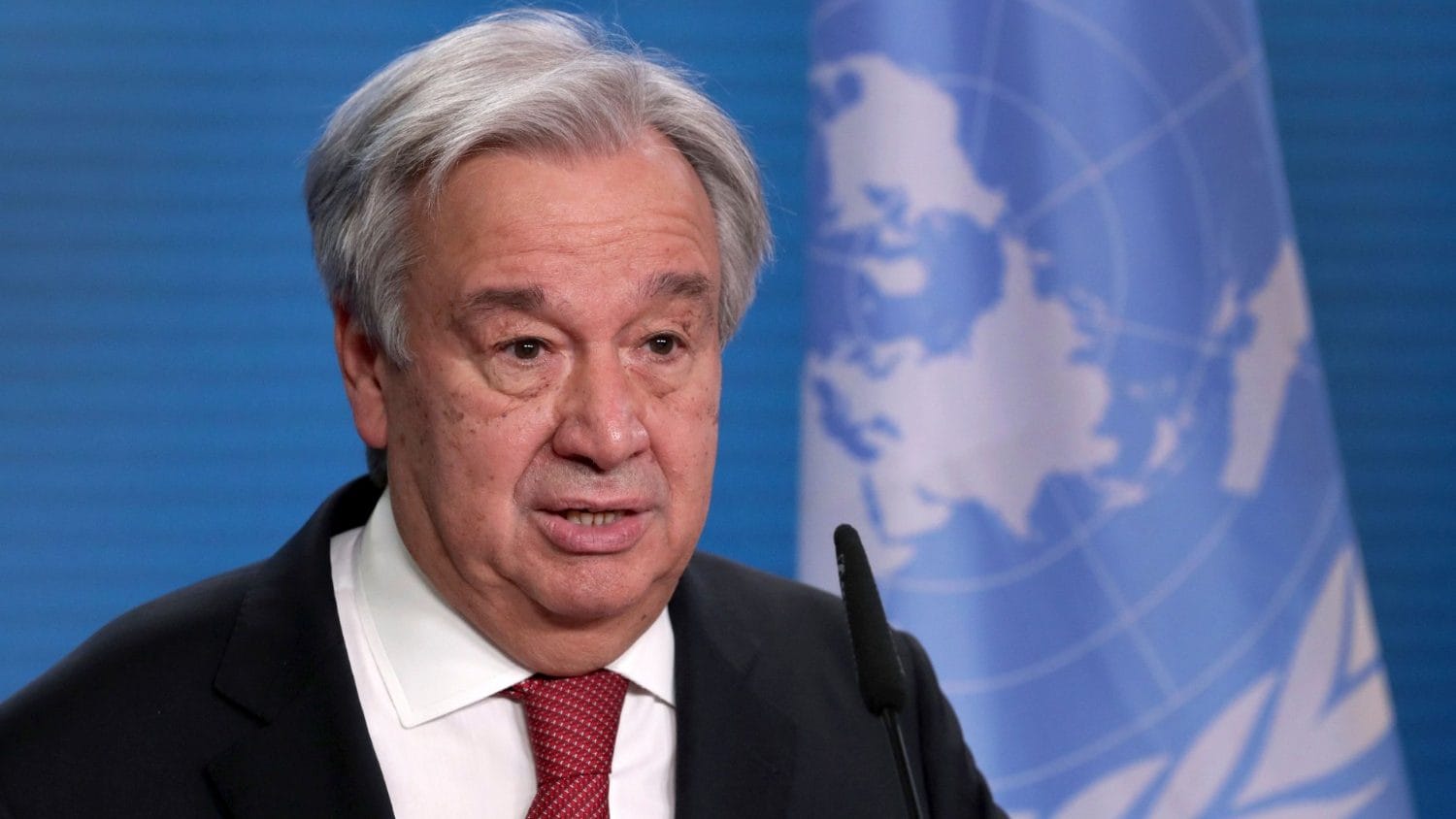 dong-phanxico-tai-assisi-tang-ngon-den-hoa-binh-cho-ong-antonio-guterres-tong-thu-ky-lien-hiep-quoc dong-phanxico-tai-assisi-tang-ngon-den-hoa-binh-cho-ong-antonio-guterres-tong-thu-ky-lien-hiep-quoc