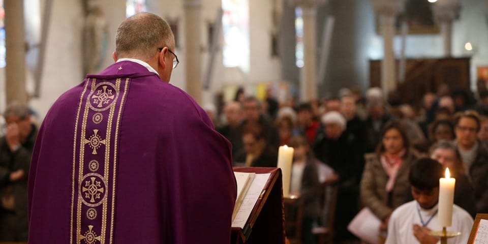 priestchurchadventfr510496a