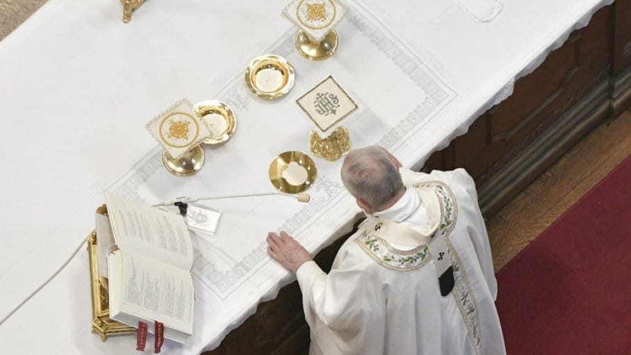papafrancescocelebralamessavaticanmedia