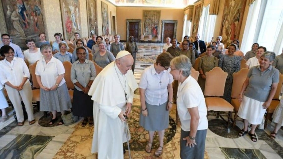 lepapefrancoisarecuenaudiencelesreligieusesdemarieimmaculeemissionnairesclaretaineslundi24juillet2023vaticanmedia
