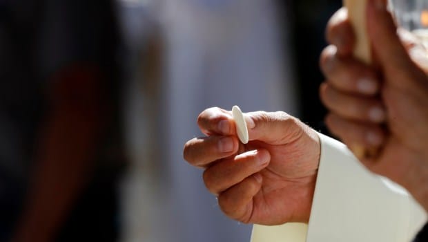komuniaswietaeucharystiashutterstock2286229167