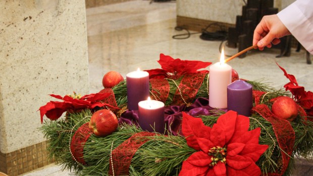 web3adventwreathchurchchristmascandlespriestgaudatesundayshutterstock