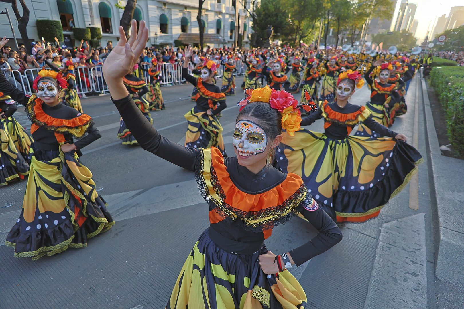 2048pxgrandesfiledeldiademuertos2033-1